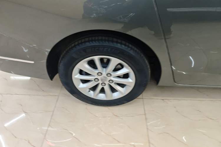 Used Buick GL8 2017 ES 28T Premium Version China V Standard Exterior 5