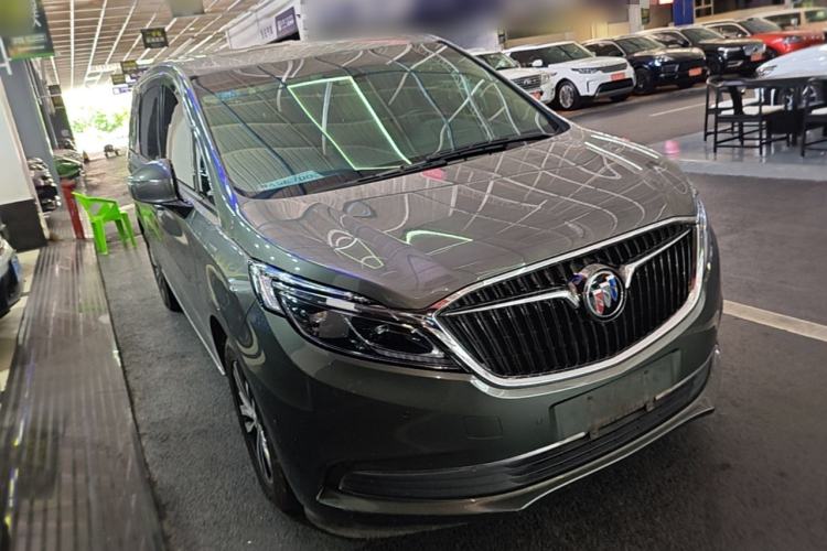 Used Buick GL8 2017 ES 28T Flagship Model China V Standard Front Right 45 Deg