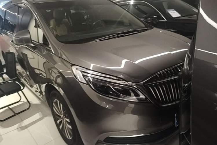Used Buick GL8 2017 ES 28T Luxury Model China V Standard Front Right 45 Deg