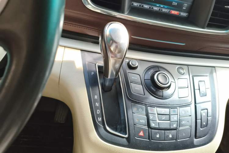 Used Buick GL8 2017 25S Prestige Version China V Standard Gear Lever