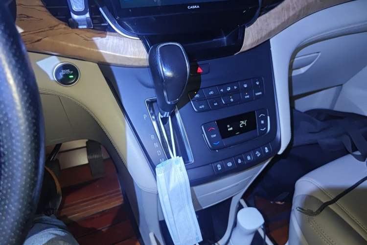 Used Buick GL8 2017 ES 28T Comfort Model China V Standard Gear Lever