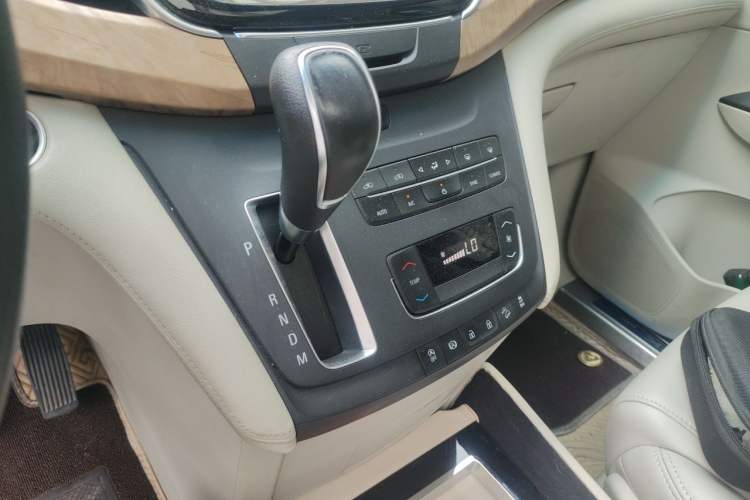 Used Buick GL8 2017 ES 28T Comfort Model China V Standard Gear Lever