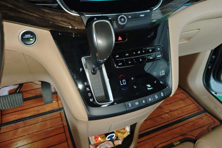 Used Buick GL8 2017 ES 28T Luxury Model China V Standard Gear Lever