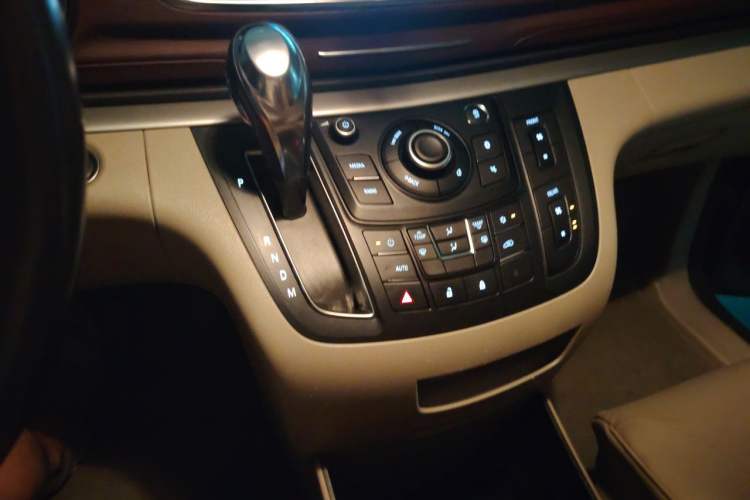 Used Buick GL8 2017 25S Comfort Version China V Standard Gear Lever