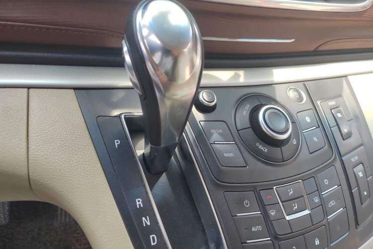 Used Buick GL8 2017 25S Luxury Version China V Standard Gear Lever