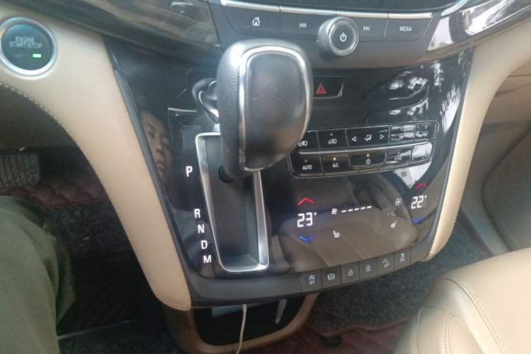 Used Buick GL8 2017 ES 28T Luxury Model China V Standard Gear Lever