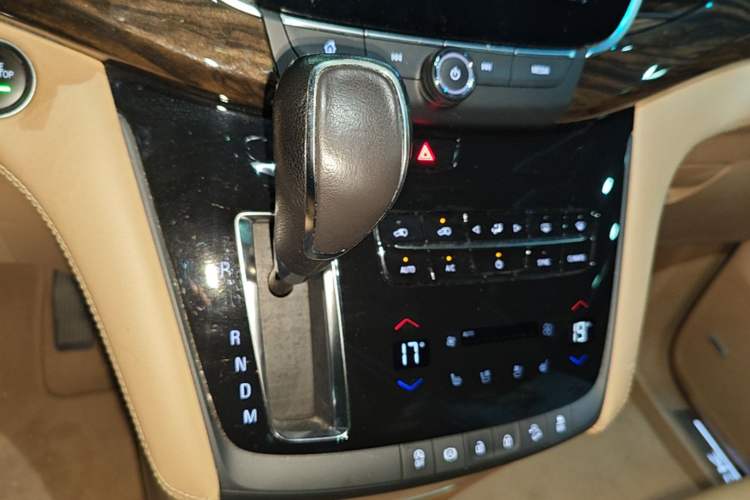 Used Buick GL8 2017 ES 28T Flagship Model China V Standard Gear Lever