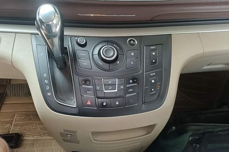 Used Buick GL8 2017 25S Luxury Version China V Standard Gear Lever