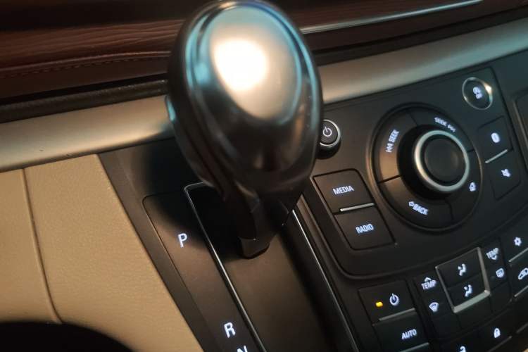 Used Buick GL8 2017 25S Comfort Version China V Standard Gear Lever