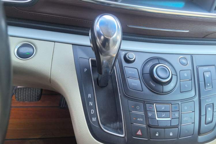 Used Buick GL8 2017 25S Luxury Version China V Standard Gear Lever