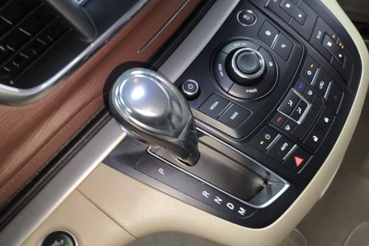 Used Buick GL8 2017 25S Comfort Version China V Standard Gear Lever