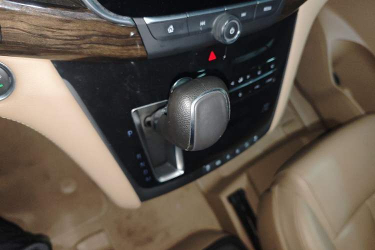 Used Buick GL8 2017 ES 28T Luxury Model China V Standard Gear Lever