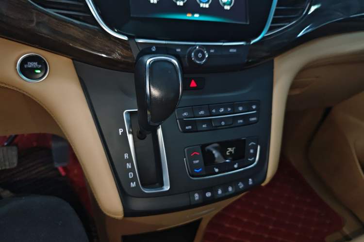 Used Buick GL8 2017 ES 28T Premium Version China V Standard Gear Lever