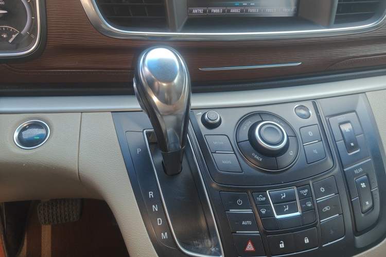 Used Buick GL8 2017 25S Luxury Version China V Standard Gear Lever
