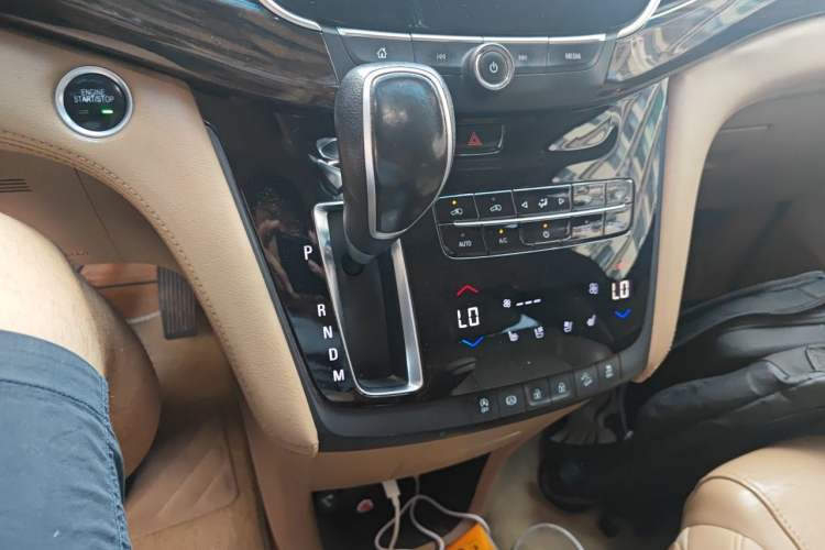 Used Buick GL8 2017 ES 28T Flagship Model China V Standard Gear Lever