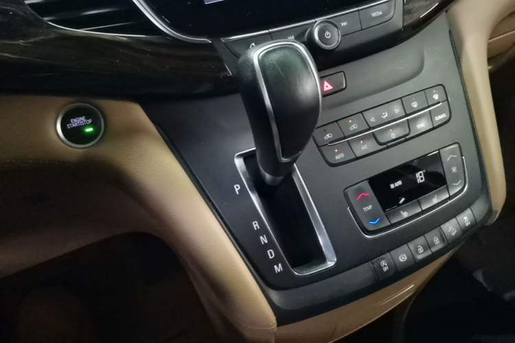 Used Buick GL8 2017 ES 28T Premium Version China V Standard Gear Lever