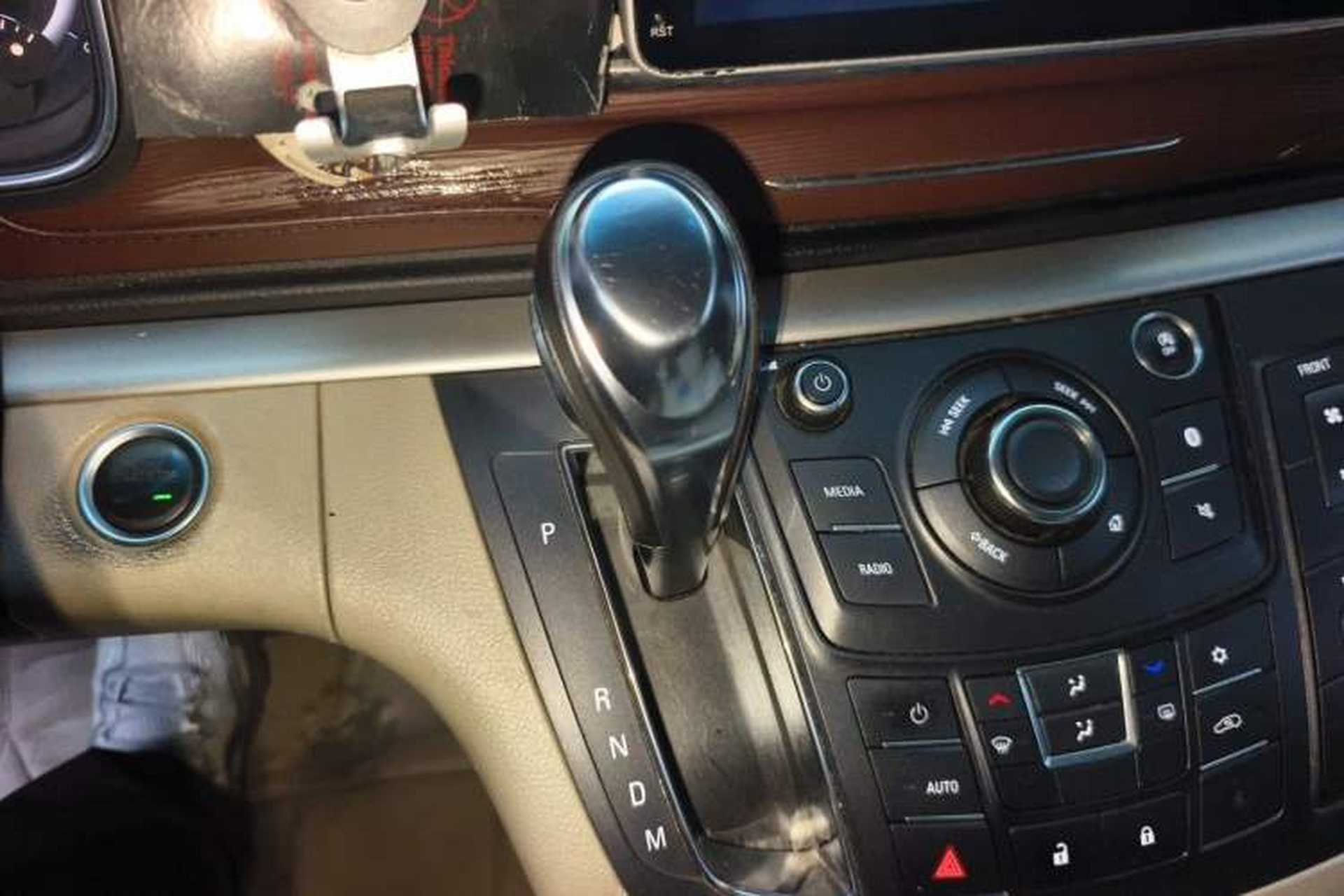 Used Buick GL8 2017 25S Comfort Version China V Standard Gear Lever