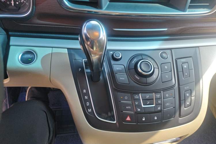 Used Buick GL8 2017 25S Prestige Version China V Standard Gear Lever
