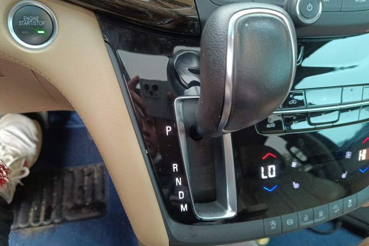 Used Buick GL8 2017 ES 28T Luxury Model China V Standard Gear Lever