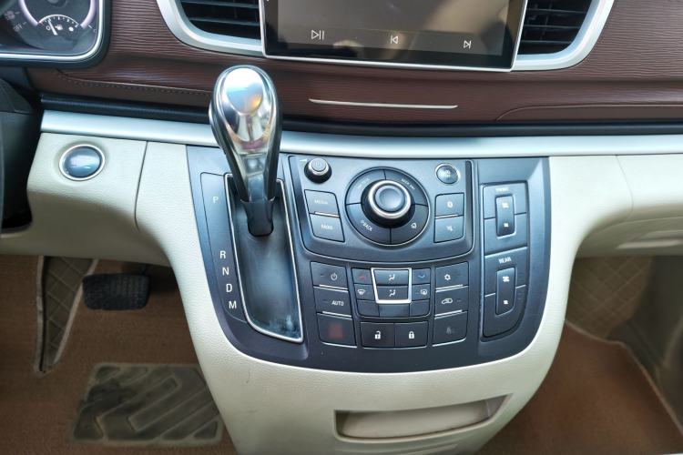Used Buick GL8 2017 25S Comfort Version China V Standard Gear Lever