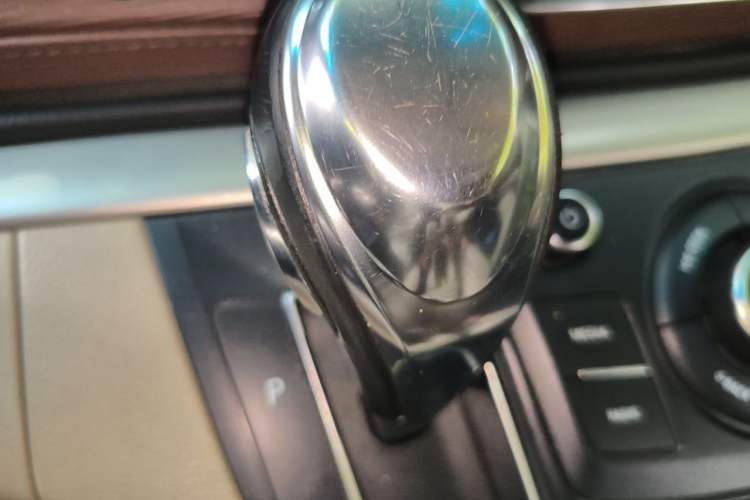 Used Buick GL8 2017 25S Luxury Version China V Standard Gear Lever