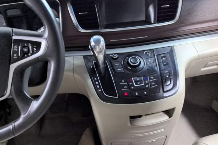 Used Buick GL8 2017 25S Prestige Version China V Standard Gear Lever