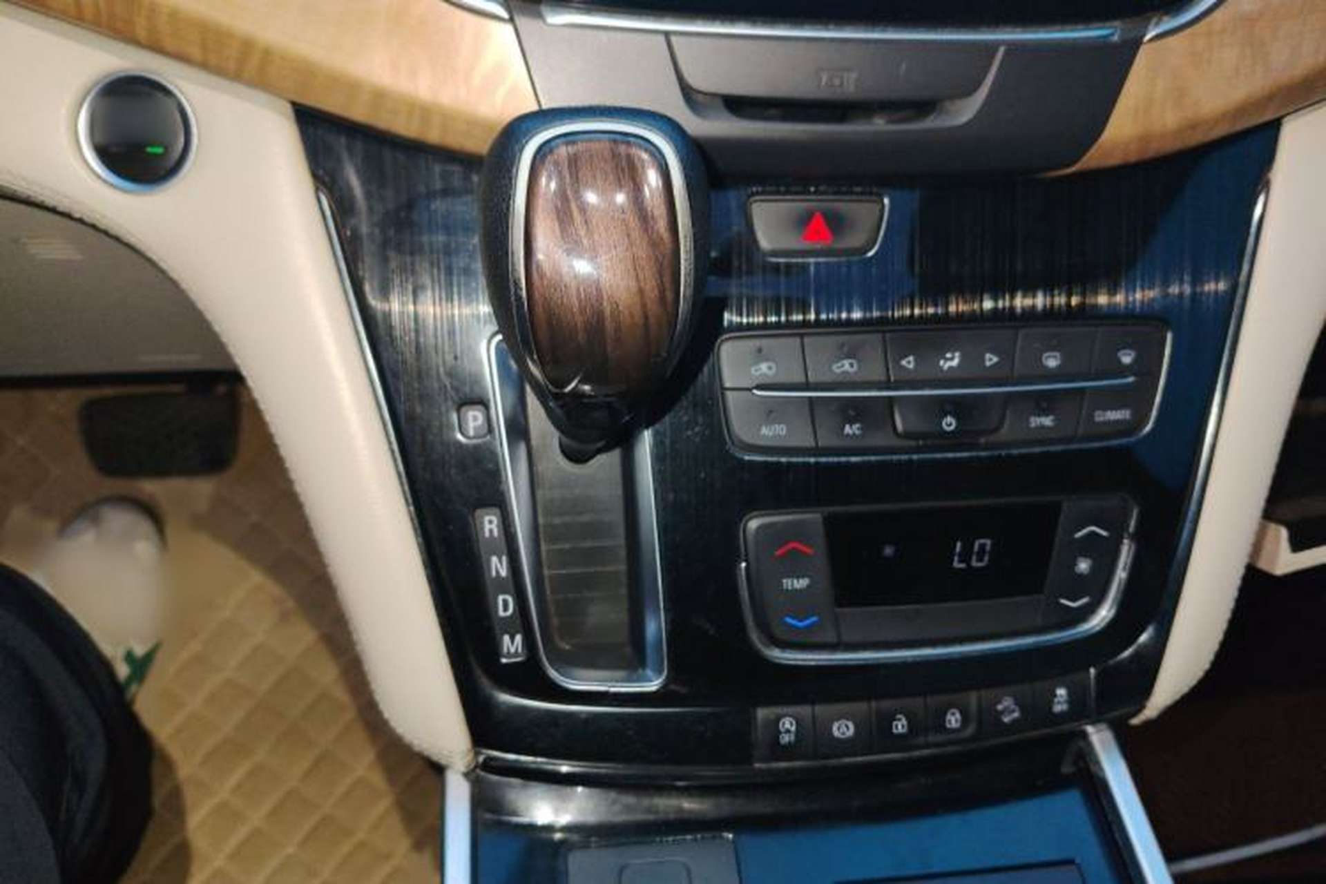 Used Buick GL8 2017 ES 28T Comfort Model China V Standard Gear Lever