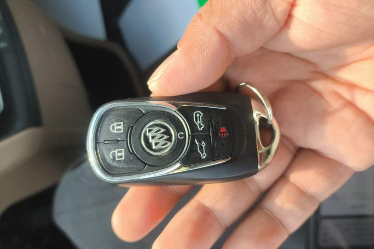 Used Buick GL8 2017 ES 28T Luxury Model China V Standard Interior 1