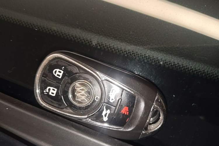 Used Buick GL8 2017 ES 28T Luxury Model China V Standard Interior 1