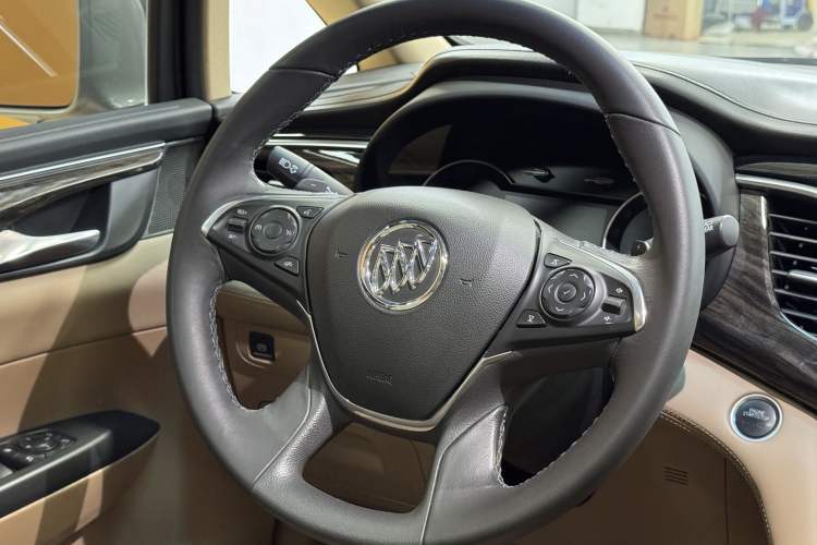 Used Buick GL8 2017 ES 28T Luxury Model China V Standard Interior 2
