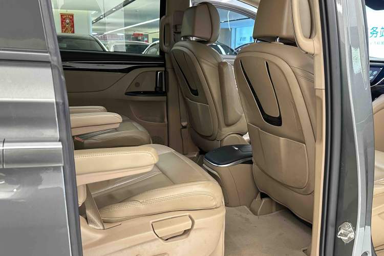 Used Buick GL8 2017 ES 28T Luxury Model China V Standard Interior 3