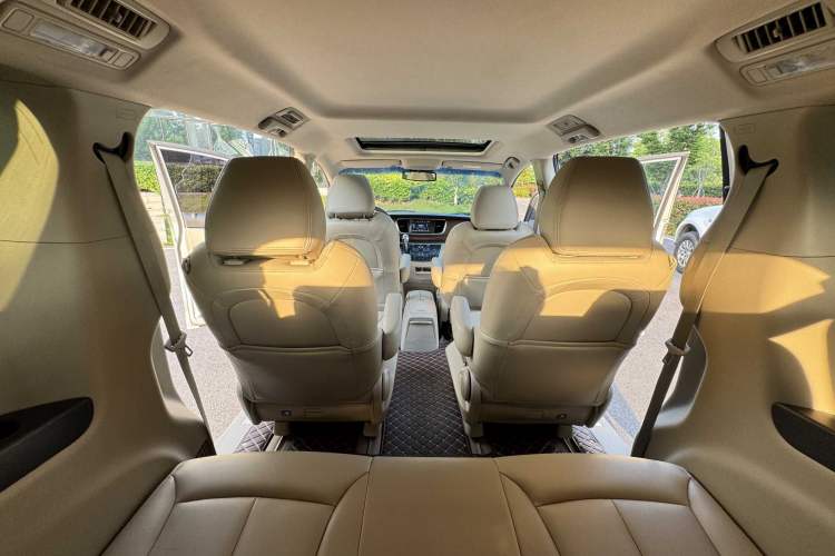 Used Buick GL8 2017 25S Prestige Version China V Standard Interior 3