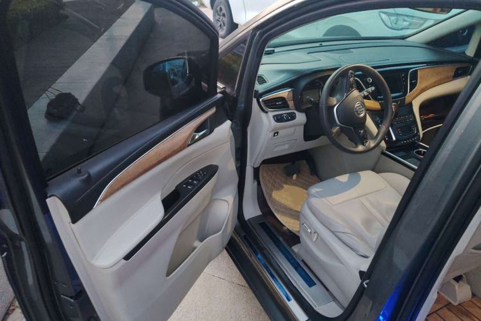Used Buick GL8 2017 ES 28T Comfort Model China V Standard Interior 3