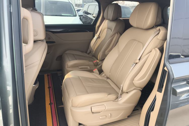 Used Buick GL8 2017 ES 28T Luxury Model China V Standard Interior 4