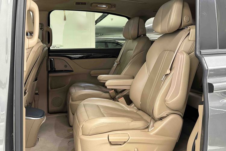 Used Buick GL8 2017 ES 28T Luxury Model China V Standard Interior 4