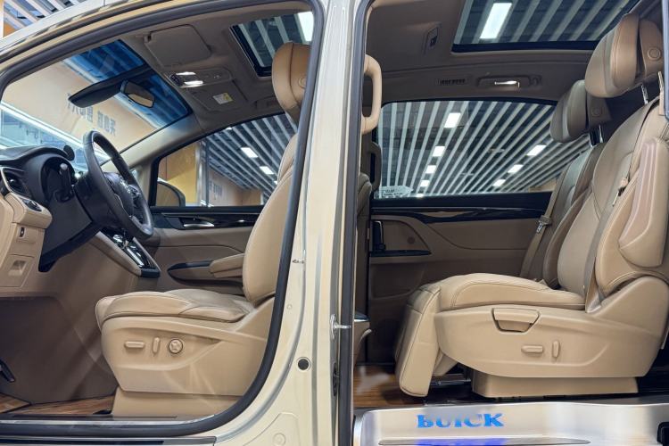 Used Buick GL8 2017 ES 28T Luxury Model China V Standard Interior 6