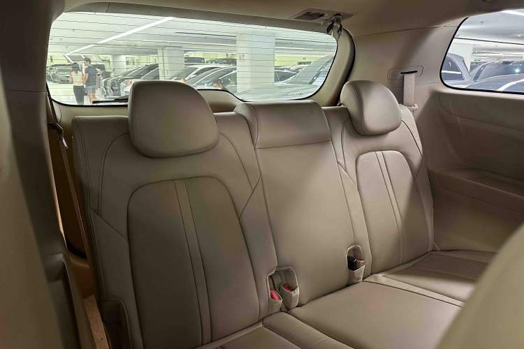 Used Buick GL8 2017 ES 28T Luxury Model China V Standard Interior 7