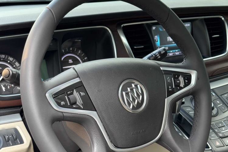 Used Buick GL8 2017 25S Prestige Version China V Standard Interior 7