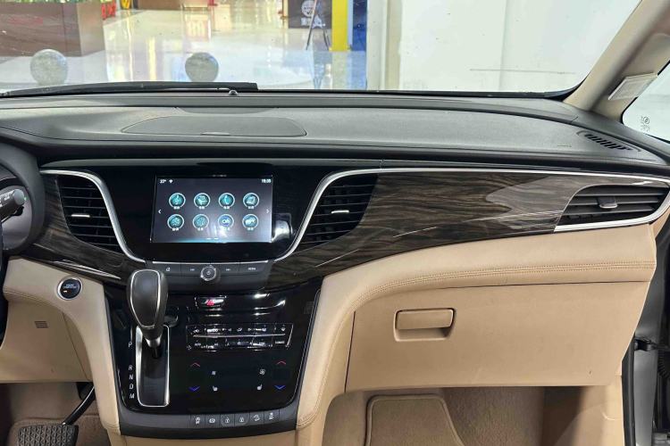 Used Buick GL8 2017 ES 28T Luxury Model China V Standard Interior 9