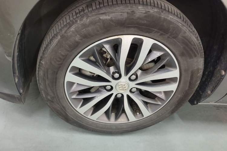 Used Buick GL8 2017 ES 28T Flagship Model China V Standard Left Front Wheel Hub