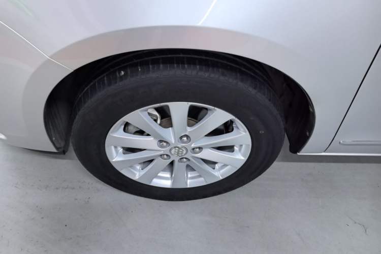 Used Buick GL8 2017 25S Prestige Version China V Standard Left Front Wheel Hub