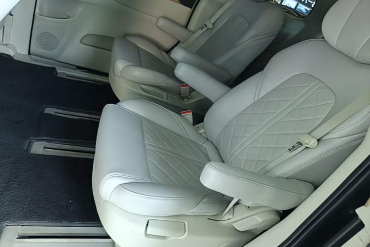 Used Buick GL8 2017 ES 28T Comfort Model China V Standard Left Rear Seat