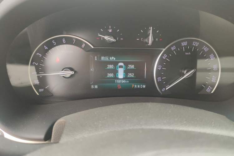 Used Buick GL8 2017 ES 28T Comfort Model China V Standard Odometer Close Up