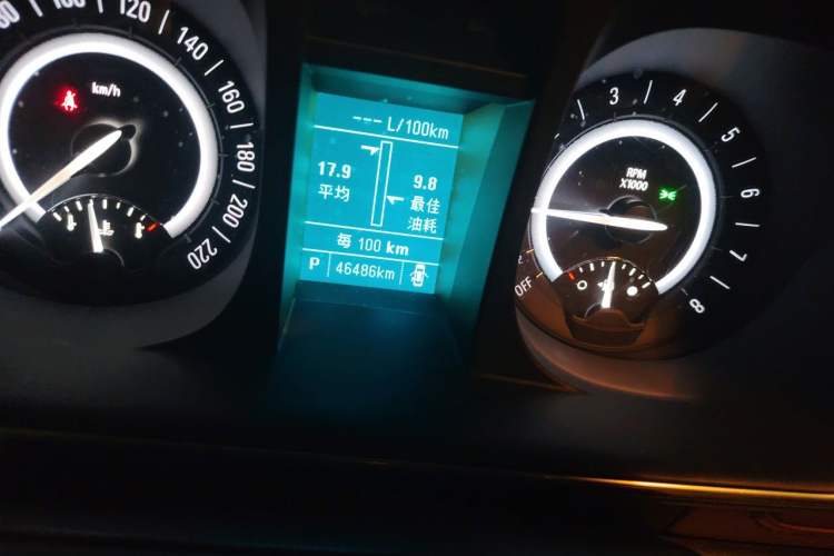 Used Buick GL8 2017 25S Comfort Version China V Standard Odometer Close Up