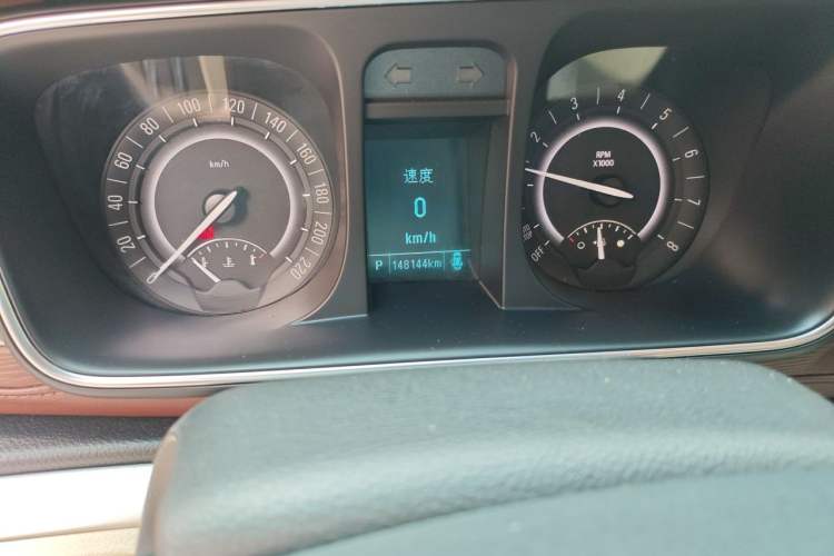 Used Buick GL8 2017 25S Luxury Version China V Standard Odometer Close Up
