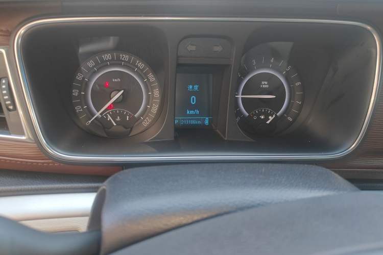 Used Buick GL8 2017 25S Luxury Version China V Standard Odometer Close Up