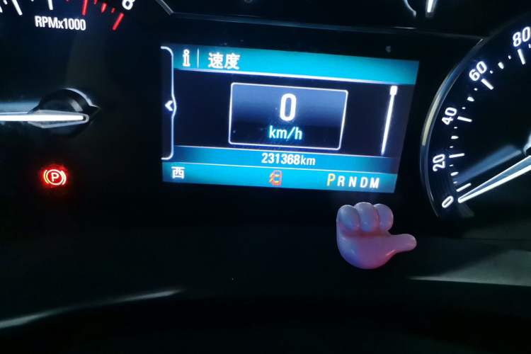 Used Buick GL8 2017 ES 28T Luxury Model China V Standard Odometer Close Up