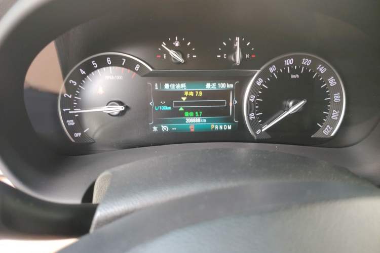 Used Buick GL8 2017 ES 28T Luxury Model China V Standard Odometer Close Up