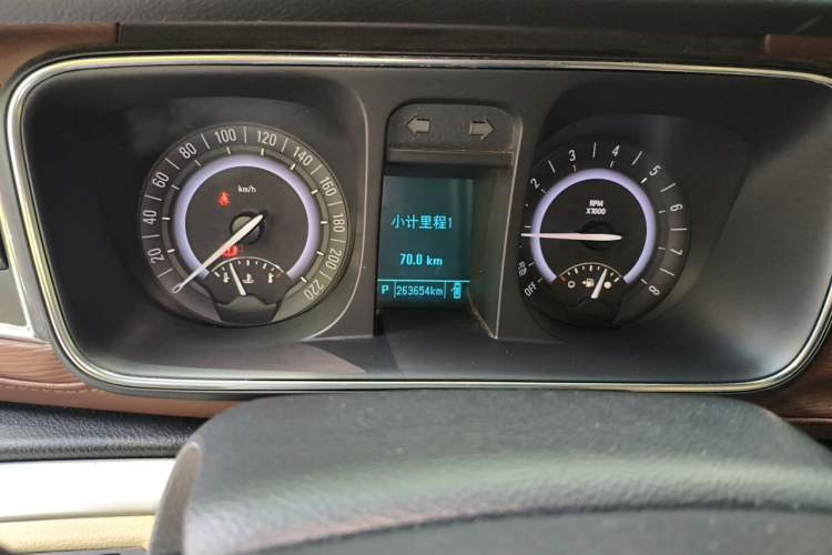 Used Buick GL8 2017 25S Luxury Version China V Standard Odometer Close Up