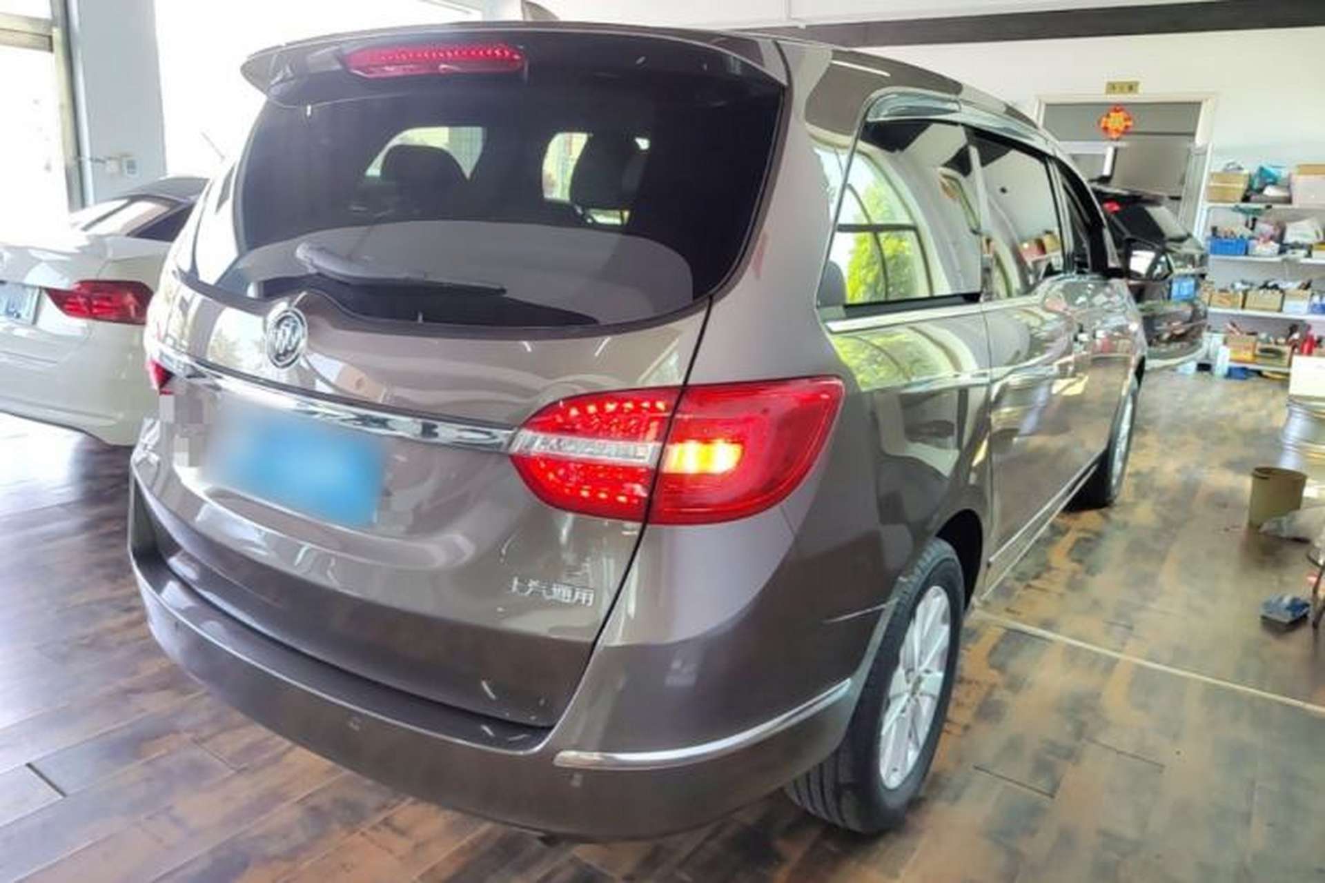 Used Buick GL8 2017 25S Luxury Version China V Standard Rear Right 45 Deg